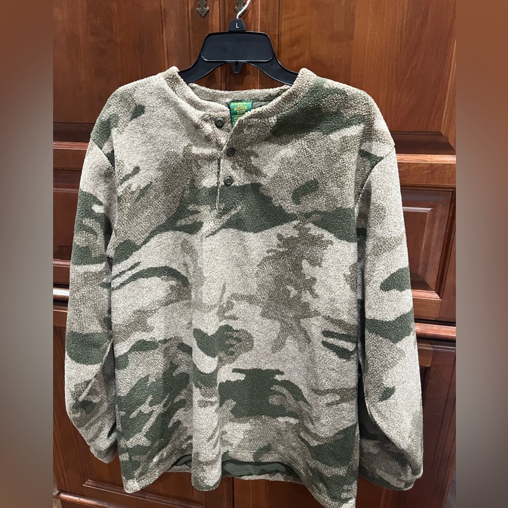 Cabela’s insulated fleece crew